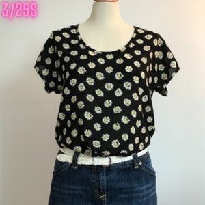 Fun & Flirt Daisy print chiffon t shirt - 3/25$